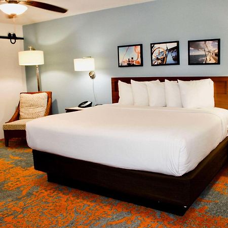 Seafarer Inn & Suites, Ascend Hotel Collection Джекил Айлънд Екстериор снимка