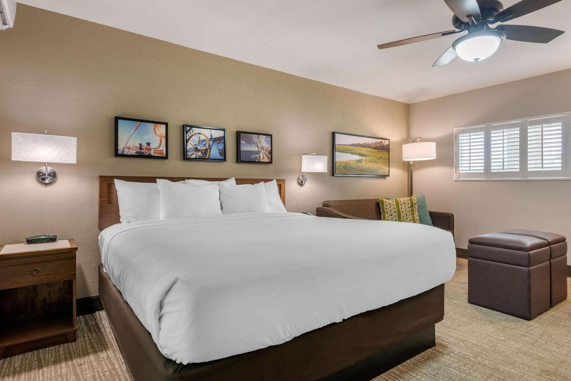 Seafarer Inn & Suites, Ascend Hotel Collection Джекил Айлънд Екстериор снимка