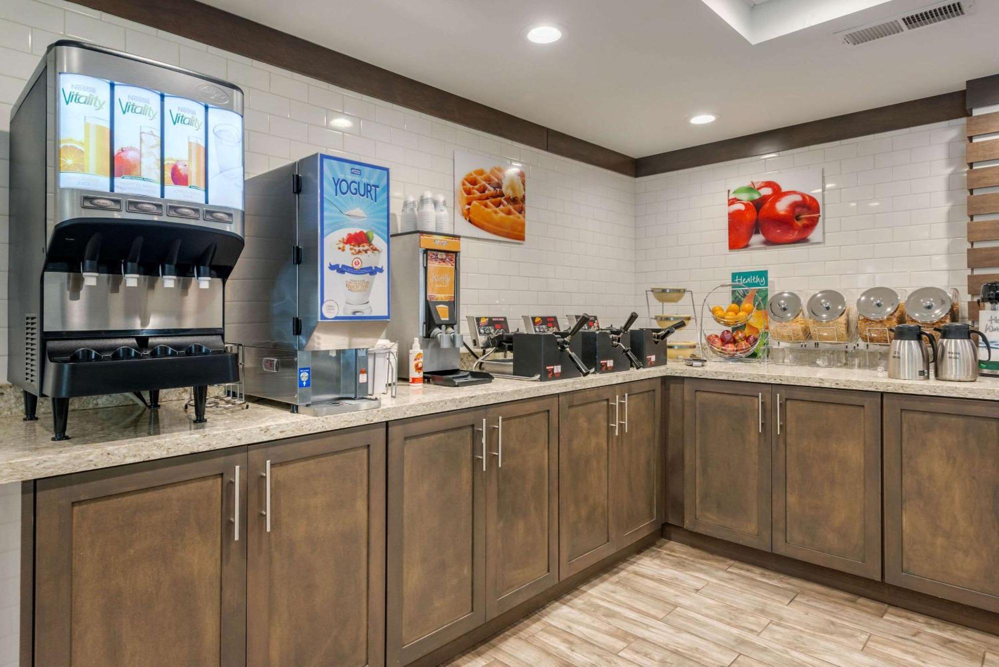 Seafarer Inn & Suites, Ascend Hotel Collection Джекил Айлънд Екстериор снимка
