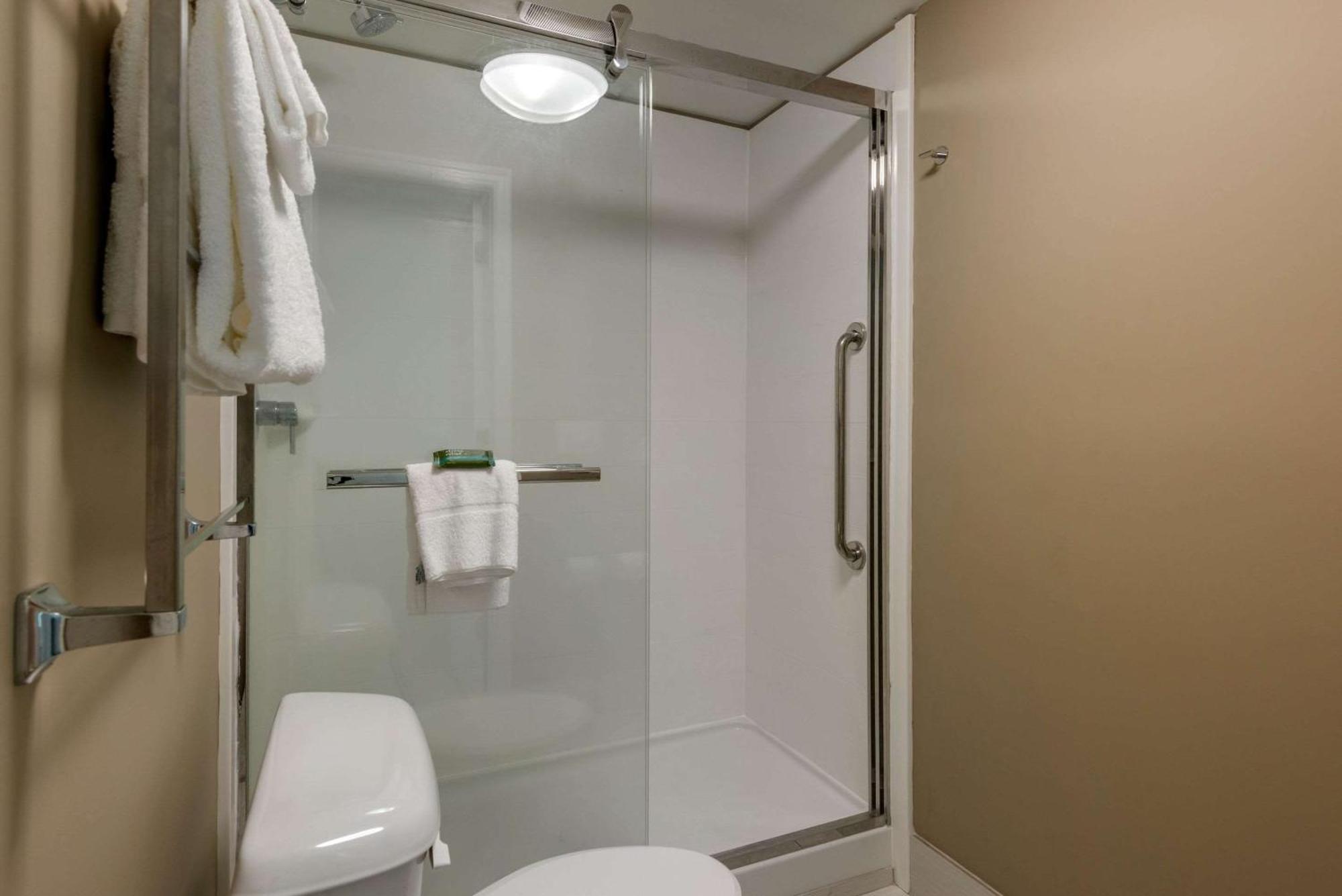 Seafarer Inn & Suites, Ascend Hotel Collection Джекил Айлънд Екстериор снимка