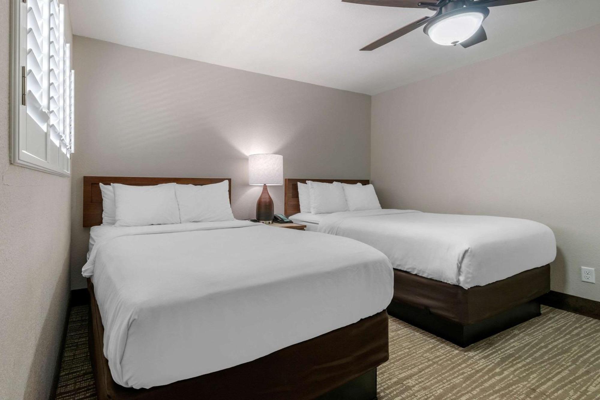Seafarer Inn & Suites, Ascend Hotel Collection Джекил Айлънд Екстериор снимка