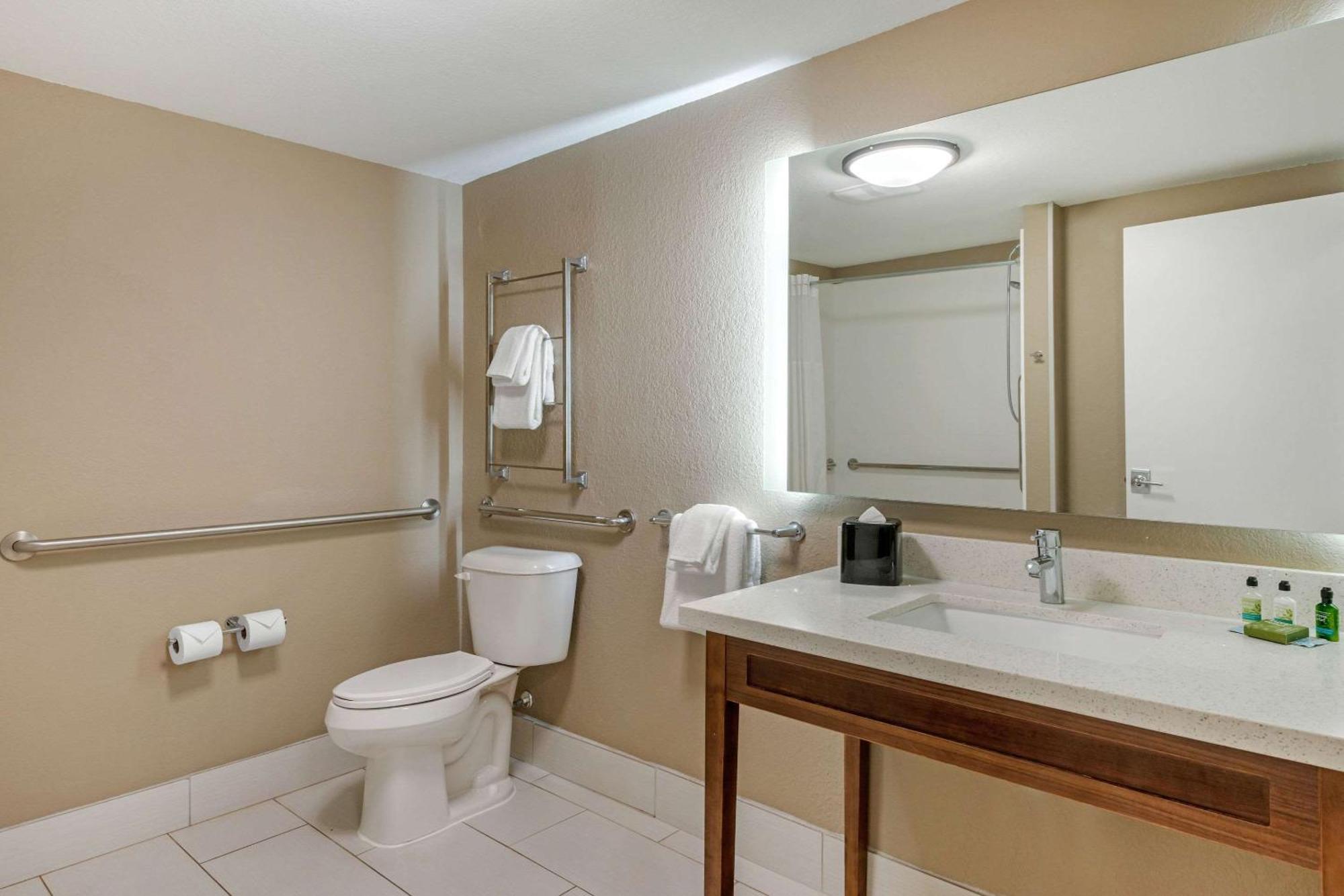 Seafarer Inn & Suites, Ascend Hotel Collection Джекил Айлънд Екстериор снимка