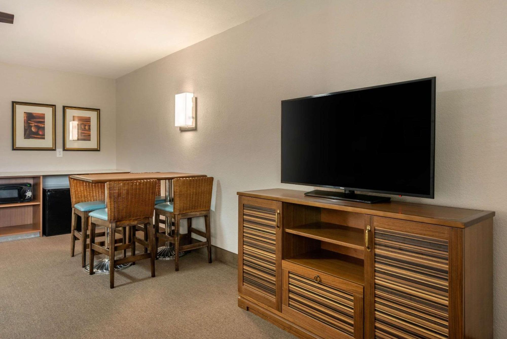 Seafarer Inn & Suites, Ascend Hotel Collection Джекил Айлънд Екстериор снимка