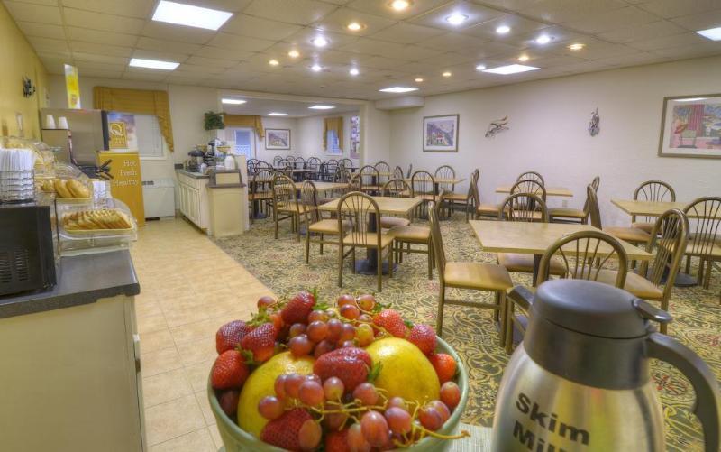 Seafarer Inn & Suites, Ascend Hotel Collection Джекил Айлънд Екстериор снимка