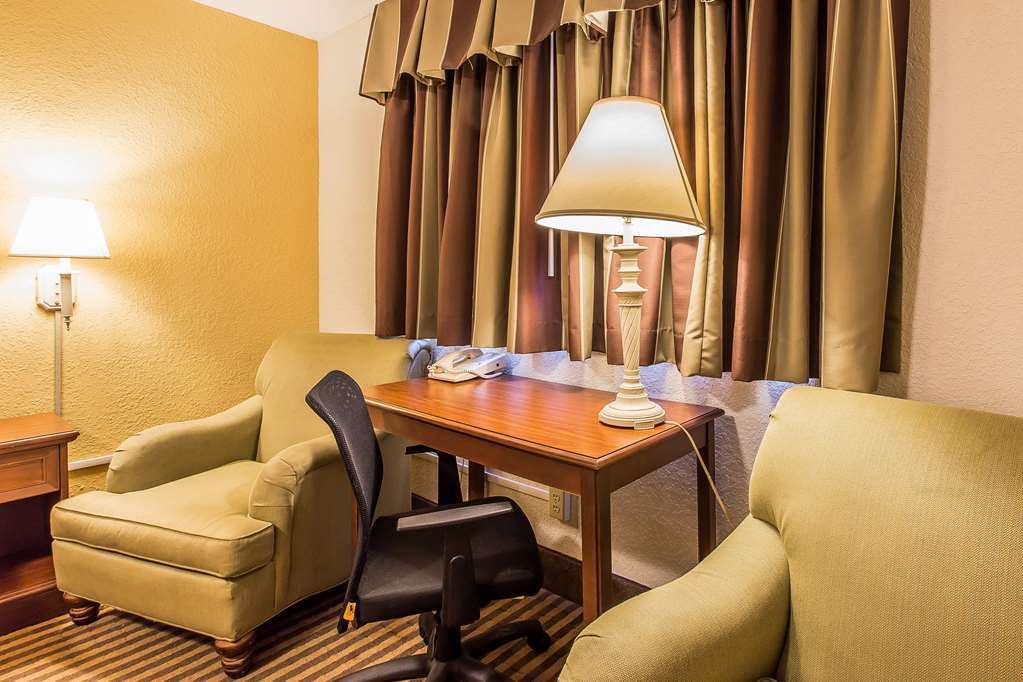 Seafarer Inn & Suites, Ascend Hotel Collection Джекил Айлънд Стая снимка