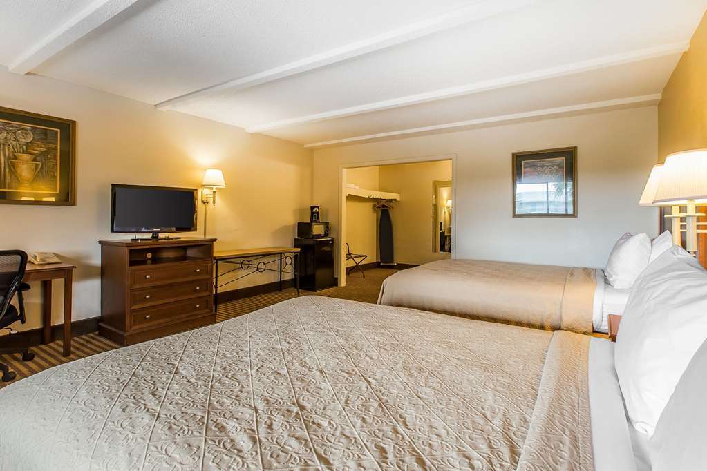 Seafarer Inn & Suites, Ascend Hotel Collection Джекил Айлънд Стая снимка